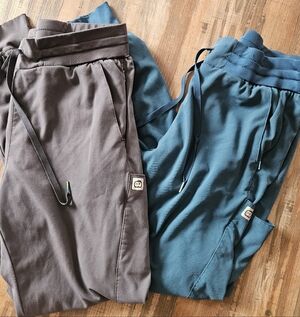 2 pr Wonder Wink Good Cheer Scrub Pants Med Tall Stretch Teal and Gray.   24